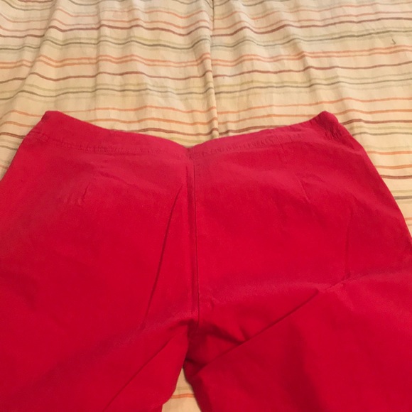 Women’s size 14 bright red crop pants! - Picture 4 of 5